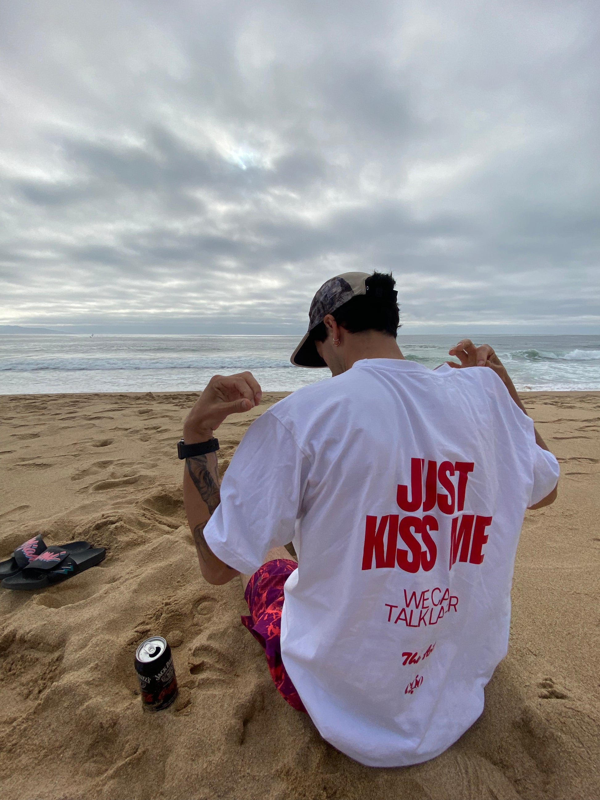 KISS ME TEE – THE ART